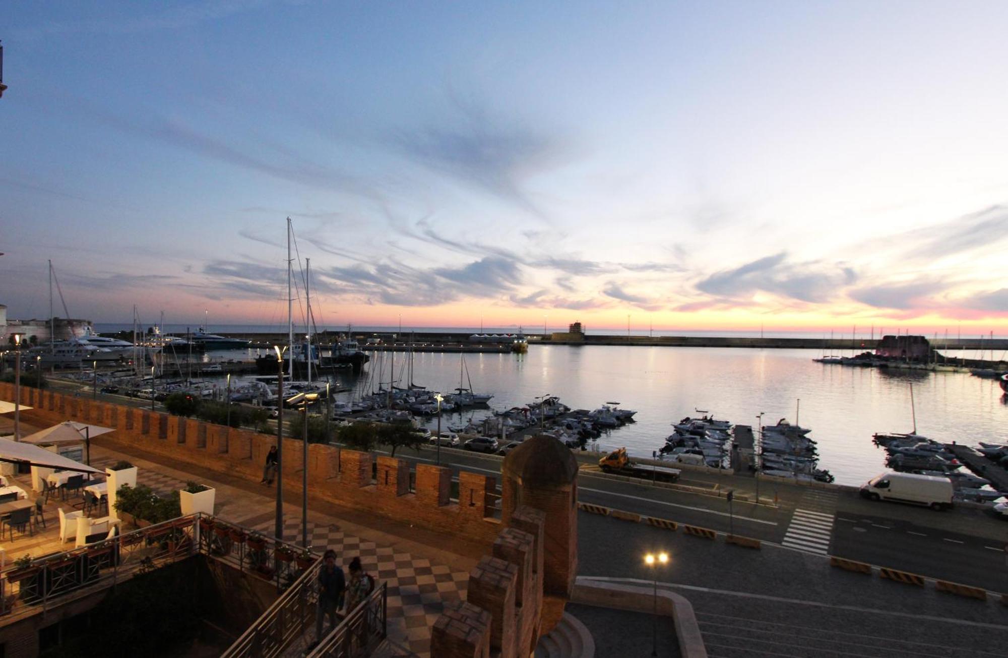 La Dolce Vita Civitavecchia Kültér fotó